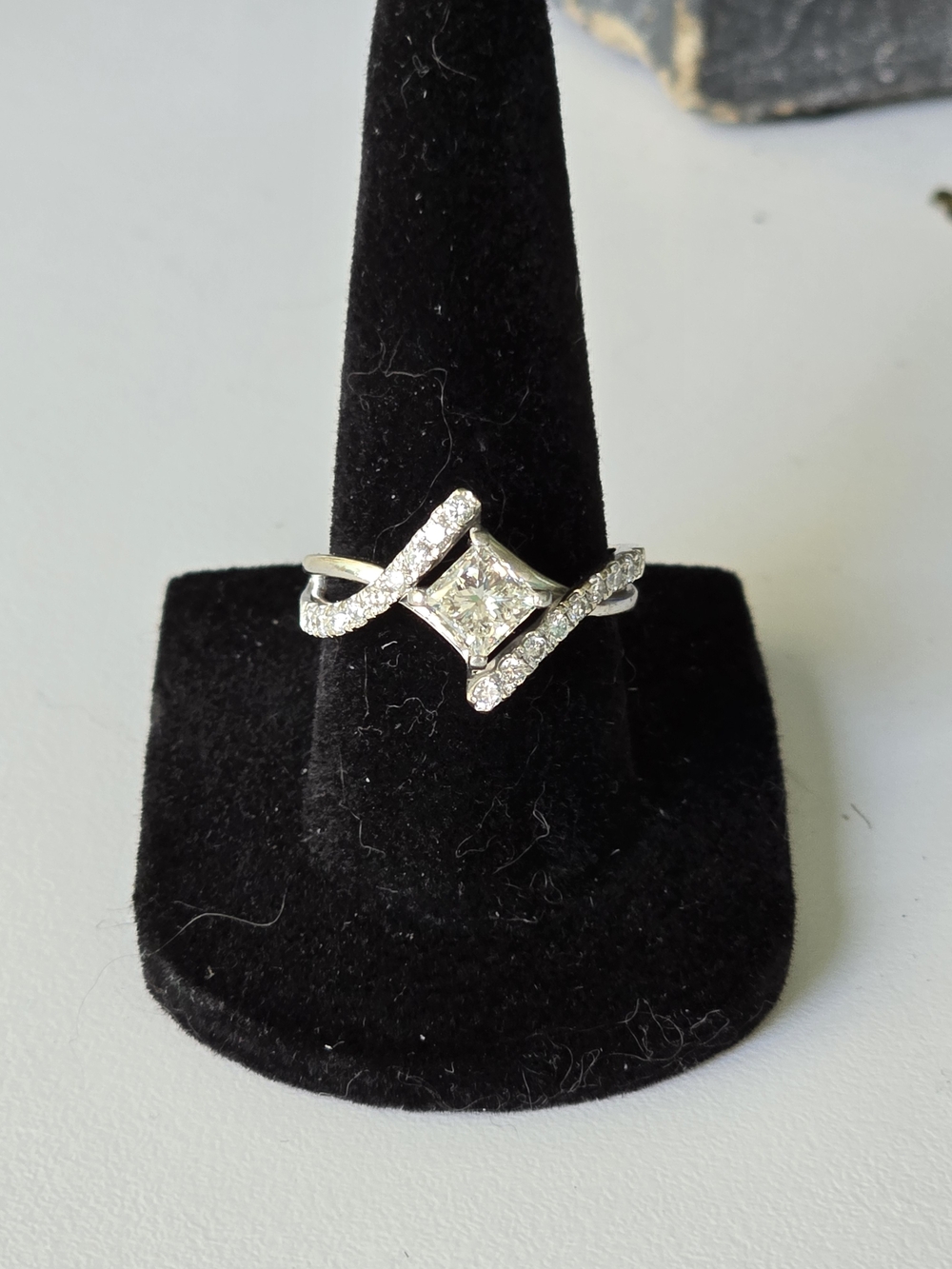 White Gold 1.01 Princess-Cut Ring I,VS2  Twist Engagement Ring